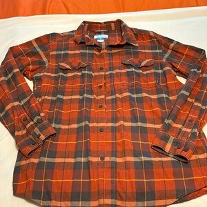 Men’s Columbia, like new, long sleeve flannel, double breast pocket, button down